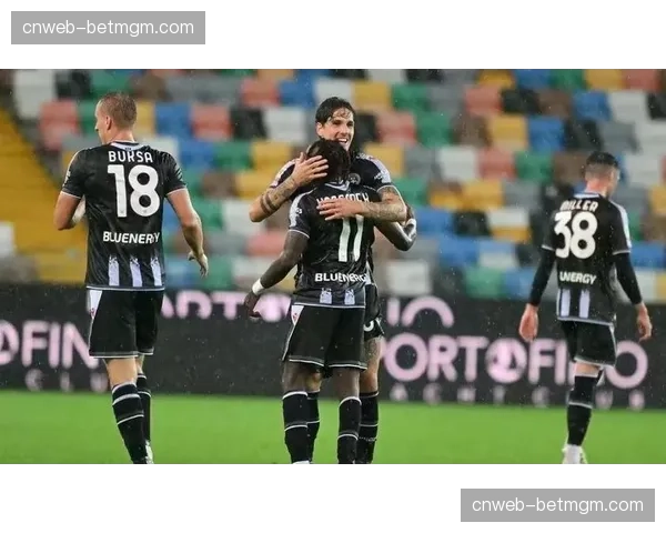 奥斯梅恩绝杀，那不勒斯3-2险胜萨索洛保住欧联希望